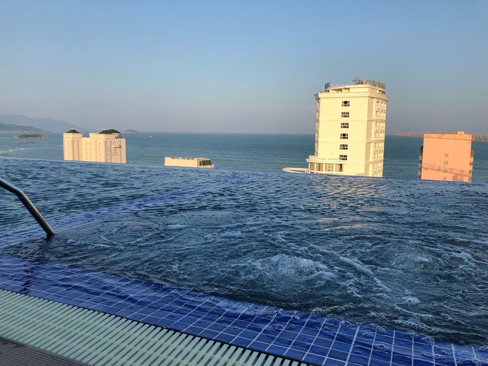 HỒ BƠI KS SAO VIỆT - NHA TRANG